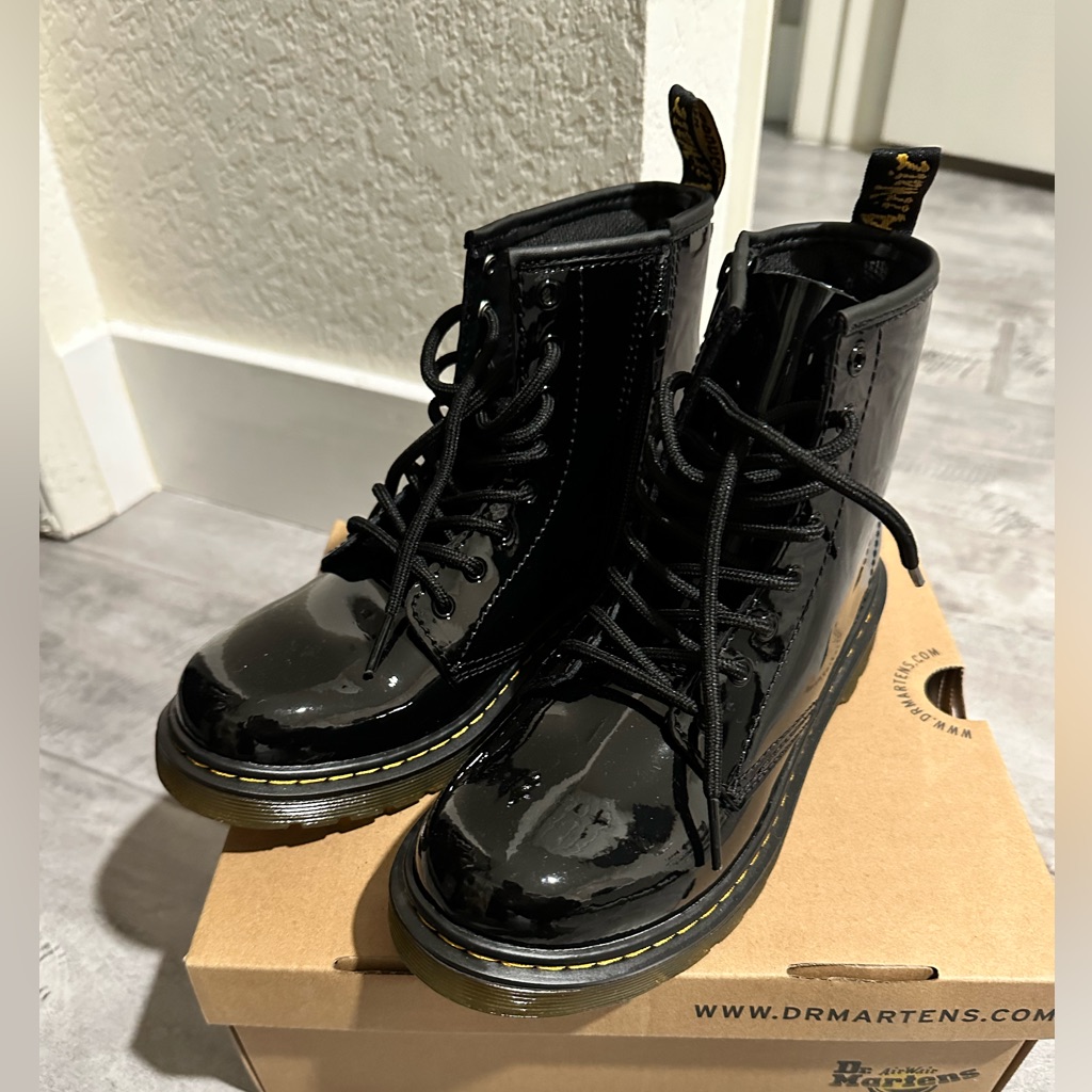 New Dr Martens Black Patent 1460 Kids Size Us4 Womens 5 Eu36